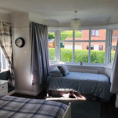Sunnyside - Large Seaside Home With Views And Hot Tub Prestatyn Bagian luar foto