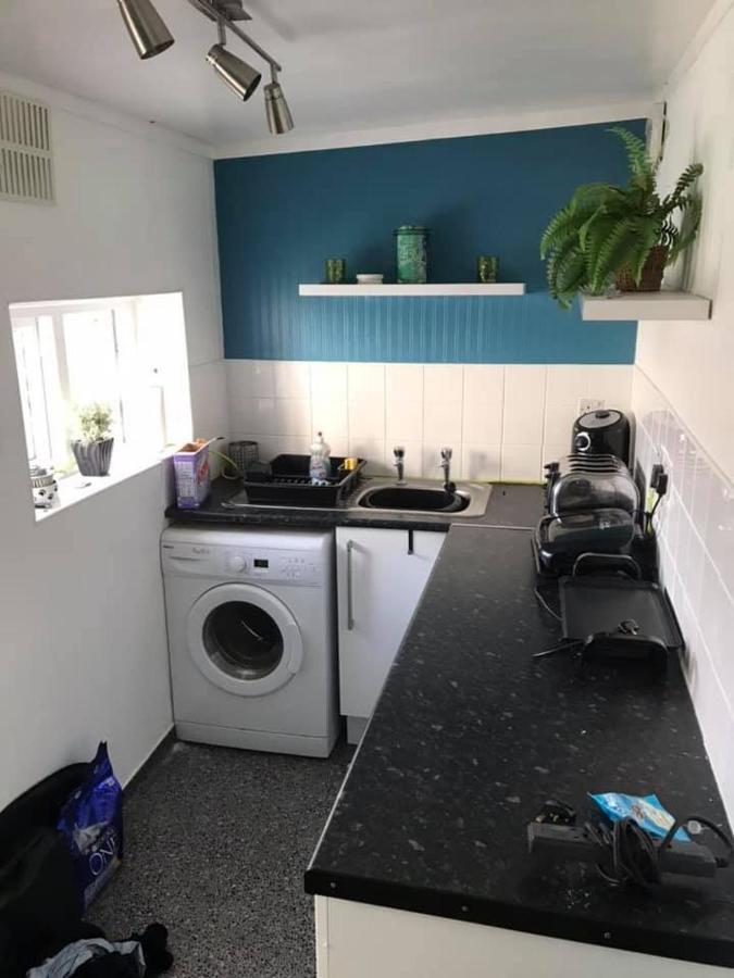 Sunnyside - Large Seaside Home With Views And Hot Tub Prestatyn Bagian luar foto