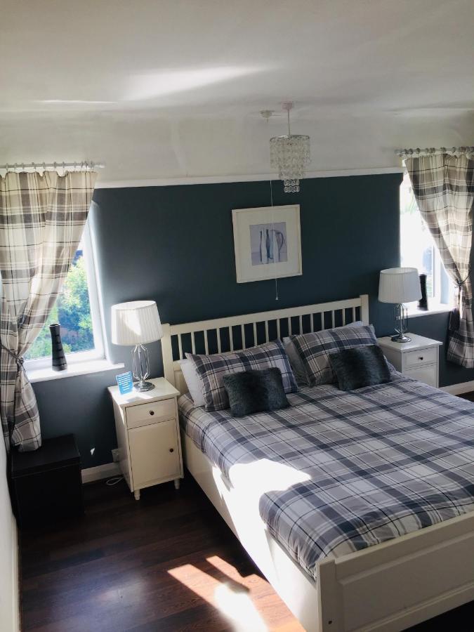 Sunnyside - Large Seaside Home With Views And Hot Tub Prestatyn Bagian luar foto