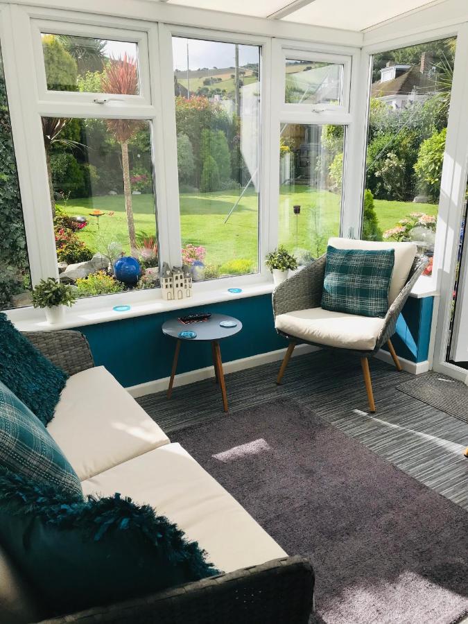 Sunnyside - Large Seaside Home With Views And Hot Tub Prestatyn Bagian luar foto