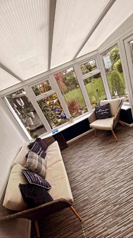 Sunnyside - Large Seaside Home With Views And Hot Tub Prestatyn Bagian luar foto