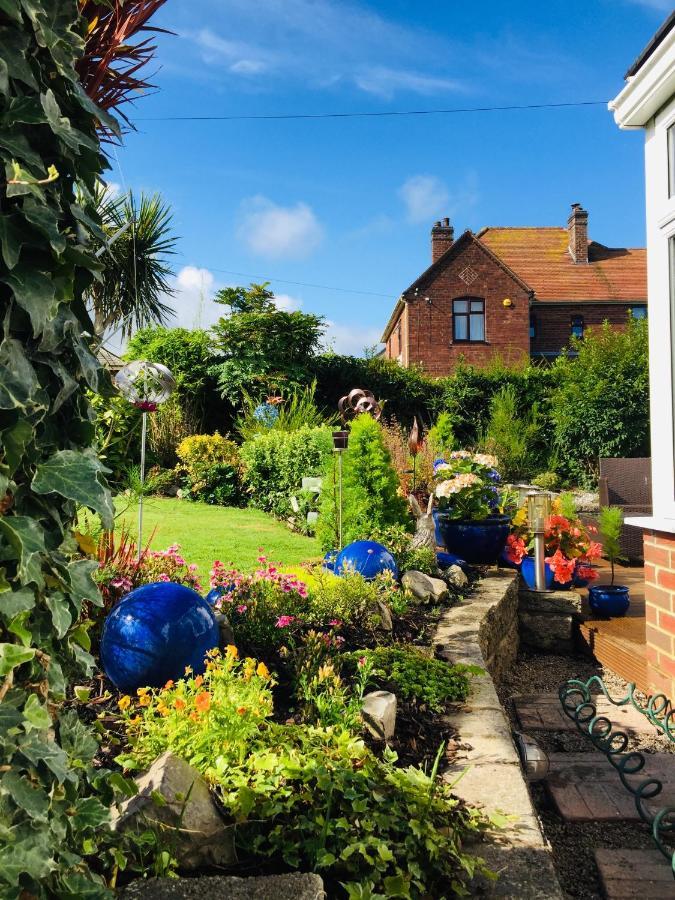 Sunnyside - Large Seaside Home With Views And Hot Tub Prestatyn Bagian luar foto