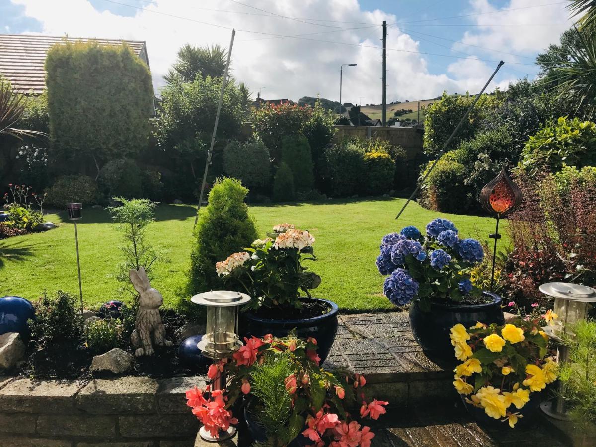 Sunnyside - Large Seaside Home With Views And Hot Tub Prestatyn Bagian luar foto
