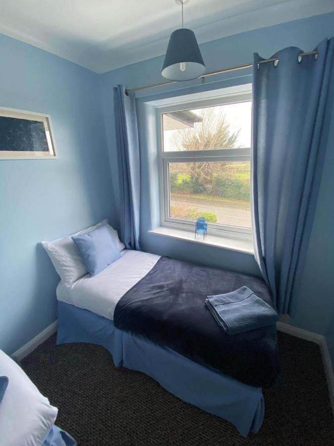 Sunnyside - Large Seaside Home With Views And Hot Tub Prestatyn Bagian luar foto